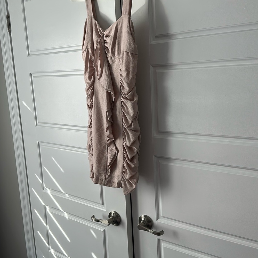 Elegant Pink Ruffled Dress - Picture 4 of 5